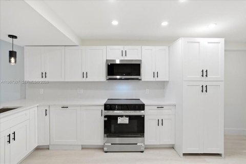 Купить кондоминиум в Форт-Лодердейл, Флорида 2 спальни, 87.33м2, № 2030785 - фото 9