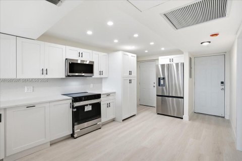 Купить кондоминиум в Форт-Лодердейл, Флорида 2 спальни, 87.33м2, № 2030785 - фото 10