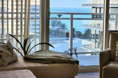 Copropriété à vendre à Hallandale Beach, Floride: 2 chambres, 115.94 m2 № 2020368 - photo 8