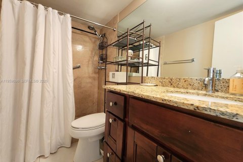 Copropriété à vendre à Hallandale Beach, Floride: 2 chambres, 115.94 m2 № 2020368 - photo 24