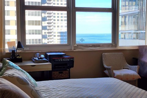 Copropriété à vendre à Hallandale Beach, Floride: 2 chambres, 115.94 m2 № 2020368 - photo 28