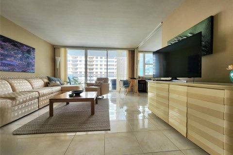 Copropriété à vendre à Hallandale Beach, Floride: 2 chambres, 115.94 m2 № 2020368 - photo 10