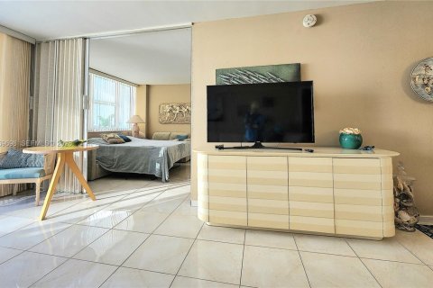 Copropriété à vendre à Hallandale Beach, Floride: 2 chambres, 115.94 m2 № 2020368 - photo 20