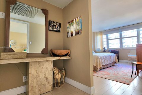Copropriété à vendre à Hallandale Beach, Floride: 2 chambres, 115.94 m2 № 2020368 - photo 26