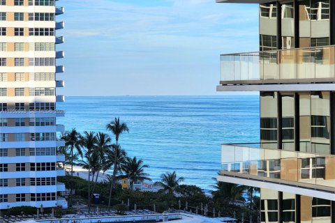 Copropriété à vendre à Hallandale Beach, Floride: 2 chambres, 115.94 m2 № 2020368 - photo 2