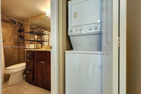Copropriété à vendre à Hallandale Beach, Floride: 2 chambres, 115.94 m2 № 2020368 - photo 25