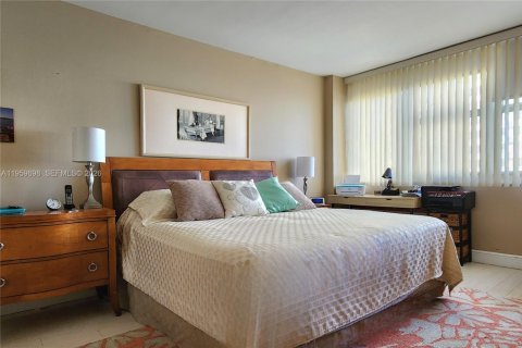 Copropriété à vendre à Hallandale Beach, Floride: 2 chambres, 115.94 m2 № 2020368 - photo 27