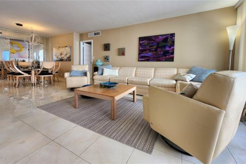 Copropriété à vendre à Hallandale Beach, Floride: 2 chambres, 115.94 m2 № 2020368 - photo 12