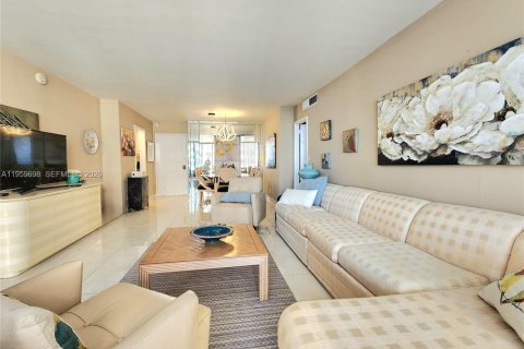 Copropriété à vendre à Hallandale Beach, Floride: 2 chambres, 115.94 m2 № 2020368 - photo 11