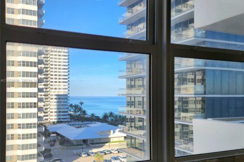 Copropriété à vendre à Hallandale Beach, Floride: 2 chambres, 115.94 m2 № 2020368 - photo 29