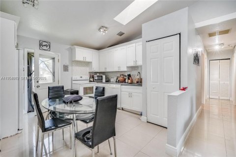 Villa ou maison à louer à Dania Beach, Floride: 3 chambres, 124.12 m2 № 2009348 - photo 6