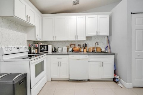 Villa ou maison à louer à Dania Beach, Floride: 3 chambres, 124.12 m2 № 2009348 - photo 5