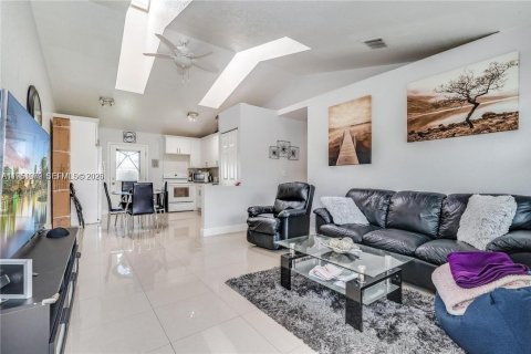 Villa ou maison à louer à Dania Beach, Floride: 3 chambres, 124.12 m2 № 2009348 - photo 3