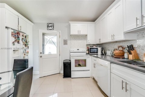 Villa ou maison à louer à Dania Beach, Floride: 3 chambres, 124.12 m2 № 2009348 - photo 7