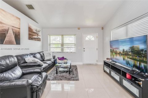 Villa ou maison à louer à Dania Beach, Floride: 3 chambres, 124.12 m2 № 2009348 - photo 4