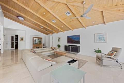House in Weston, Florida 5 bedrooms, 416.76 sq.m. № 1779124 - photo 8