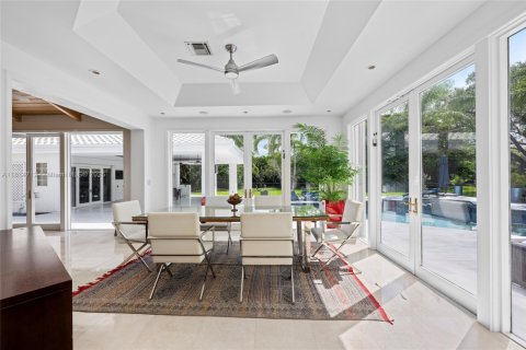 House in Weston, Florida 5 bedrooms, 416.76 sq.m. № 1779124 - photo 10