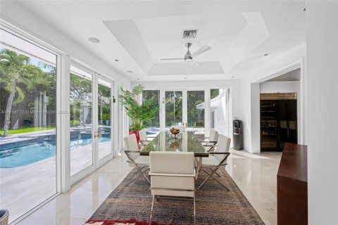 House in Weston, Florida 5 bedrooms, 416.76 sq.m. № 1779124 - photo 11