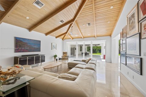 House in Weston, Florida 5 bedrooms, 416.76 sq.m. № 1779124 - photo 7