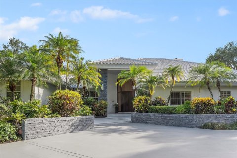 House in Weston, Florida 5 bedrooms, 416.76 sq.m. № 1779124 - photo 3