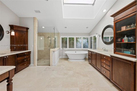 House in Weston, Florida 5 bedrooms, 416.76 sq.m. № 1779124 - photo 17