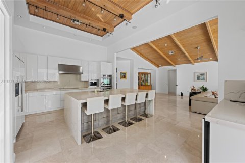 House in Weston, Florida 5 bedrooms, 416.76 sq.m. № 1779124 - photo 13