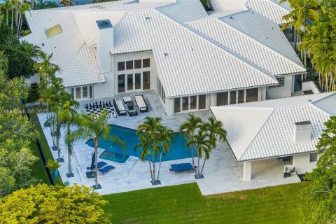 House in Weston, Florida 5 bedrooms, 416.76 sq.m. № 1779124 - photo 1