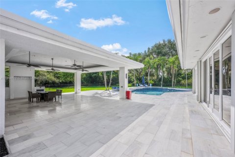 House in Weston, Florida 5 bedrooms, 416.76 sq.m. № 1779124 - photo 27