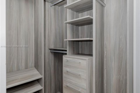 Condo in Miami, Florida, 2 bedrooms  № 2062896 - photo 19