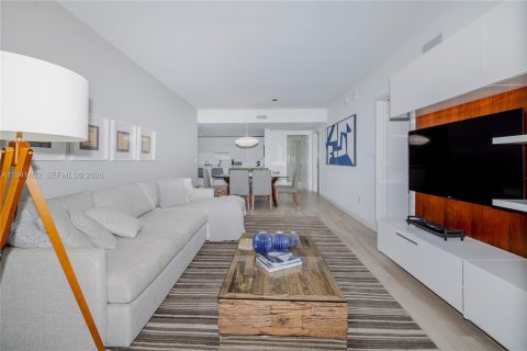Condo in Miami, Florida, 2 bedrooms  № 2062896 - photo 16