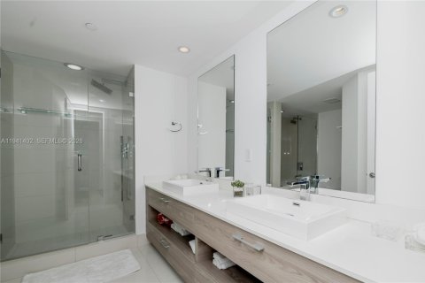Condo in Miami, Florida, 2 bedrooms  № 2062896 - photo 22
