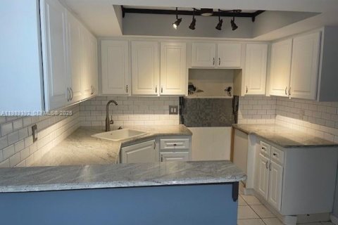 Townhouse in Delray Beach, Florida 3 bedrooms, 123.19 sq.m. № 2057418 - photo 4