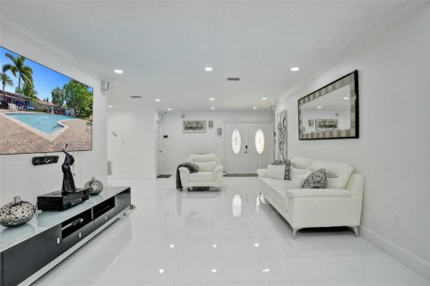 House in Coral Springs, Florida 4 bedrooms, 179.77 sq.m. № 1779410 - photo 29