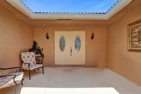 House in Coral Springs, Florida 4 bedrooms, 179.77 sq.m. № 1779410 - photo 3