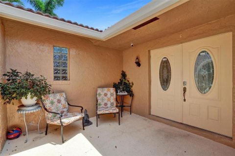 House in Coral Springs, Florida 4 bedrooms, 179.77 sq.m. № 1779410 - photo 4