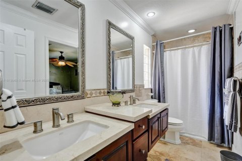 House in Coral Springs, Florida 4 bedrooms, 179.77 sq.m. № 1779410 - photo 15