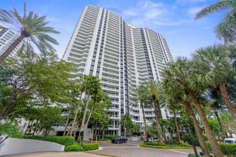 Apartment in Aventura, Florida 2 bedrooms, 173.26 sq.m. № 2063061