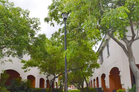 Condo in Miami Gardens, Florida, 2 bedrooms  № 1880214 - photo 10