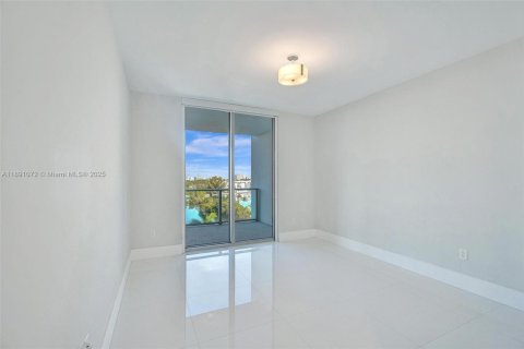 Condominio en venta en North Miami Beach, Florida, 2 dormitorios, 163.14 m2 № 2090678 - foto 18