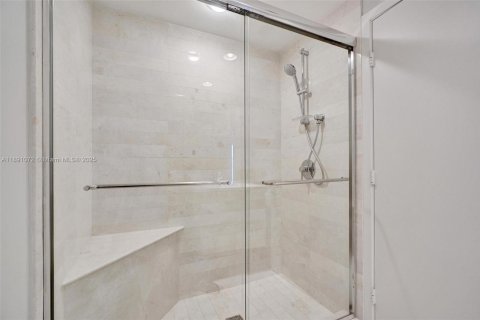 Condominio en venta en North Miami Beach, Florida, 2 dormitorios, 163.14 m2 № 2090678 - foto 12