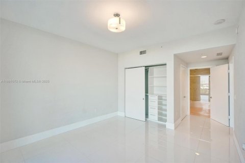 Condominio en venta en North Miami Beach, Florida, 2 dormitorios, 163.14 m2 № 2090678 - foto 19