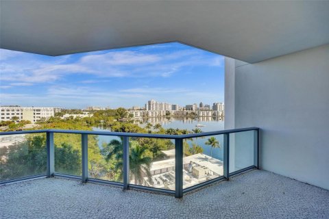 Condominio en venta en North Miami Beach, Florida, 2 dormitorios, 163.14 m2 № 2090678 - foto 4
