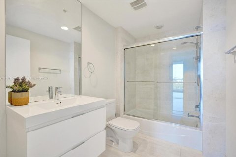 Condominio en venta en North Miami Beach, Florida, 2 dormitorios, 163.14 m2 № 2090678 - foto 20