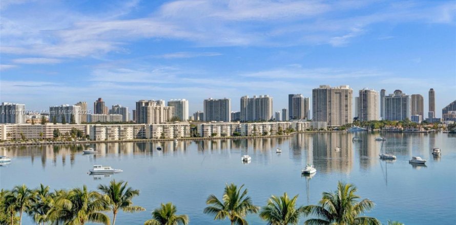 Condominio en North Miami Beach, Florida, 2 dormitorios № 2090678