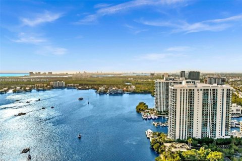 Condominio en venta en North Miami Beach, Florida, 2 dormitorios, 163.14 m2 № 2090678 - foto 25