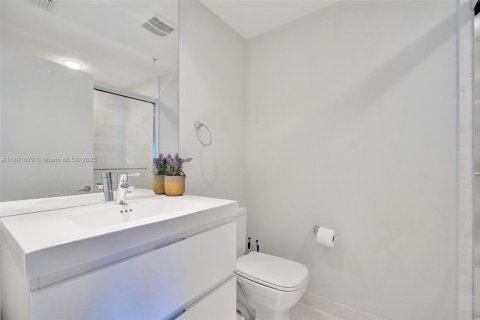 Condominio en venta en North Miami Beach, Florida, 2 dormitorios, 163.14 m2 № 2090678 - foto 11