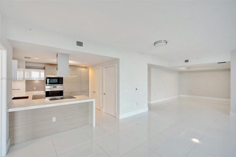 Condominio en venta en North Miami Beach, Florida, 2 dormitorios, 163.14 m2 № 2090678 - foto 6