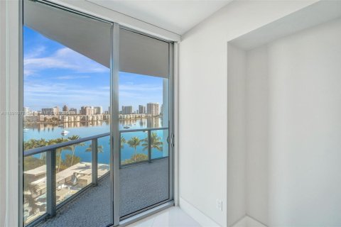 Condominio en venta en North Miami Beach, Florida, 2 dormitorios, 163.14 m2 № 2090678 - foto 14
