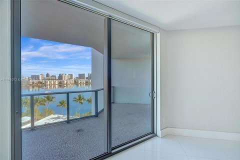 Condominio en venta en North Miami Beach, Florida, 2 dormitorios, 163.14 m2 № 2090678 - foto 5