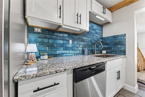 House in Hudson, Florida 3 bedrooms, 117.43 sq.m. № 2420177 - photo 7